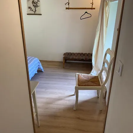 Vue Du Chateau A La Petite Ferme D'alpacas Hébergement de vacances *