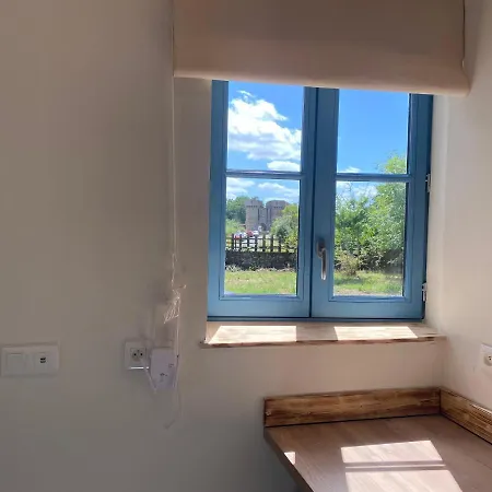 Vue Du Chateau A La Petite Ferme D'alpacas Hébergement de vacances *