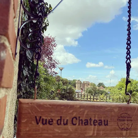 Vue Du Chateau A La Petite Ferme D'alpacas Holiday home