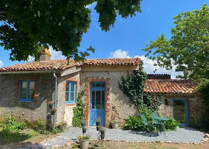 بيت للعطل Vue Du Chateau A La Petite Ferme D'alpacas *